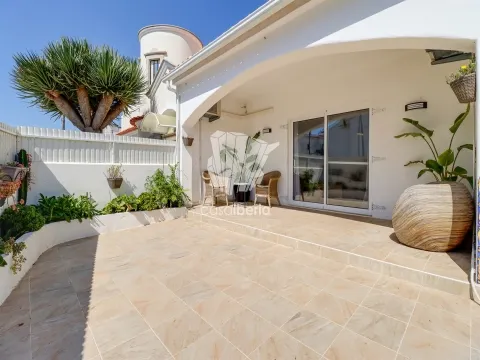 Exclusivo - 3 Quartos - Moradia Geminada - Porches - Lagoa