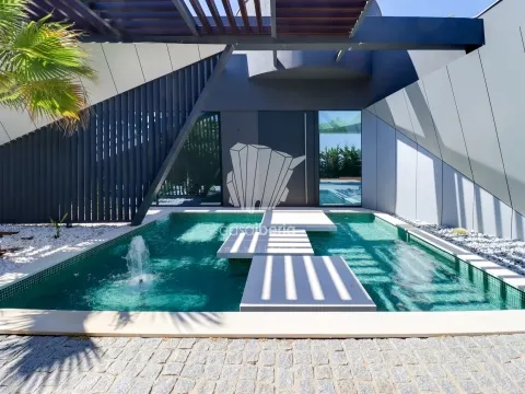 4 Quartos - Moradia - Carvoeiro