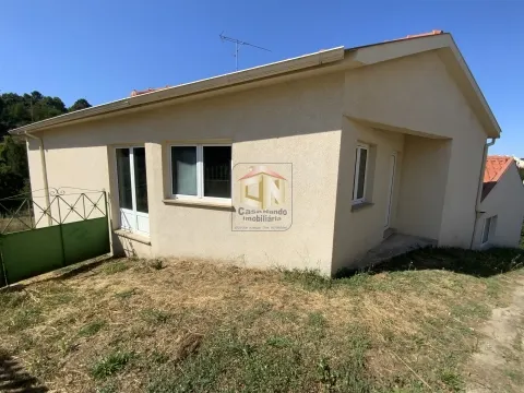 Moradia V2 em fase final de Construção