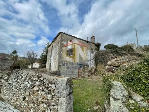 Moradia para Restaurar T4 na Zona História do Sabugal 