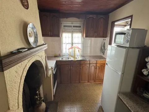 Moradia Isolada T2+1 com terreno anexo de 1290 m² - Rendo-Sabugal