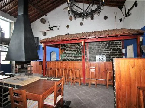 Restaurante e apartamento para venda em Vale D´Urso