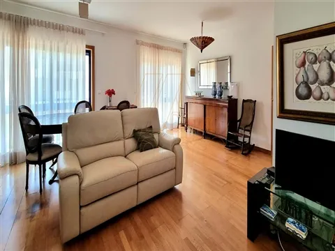 Wohnung 4 Schlafzimmer
