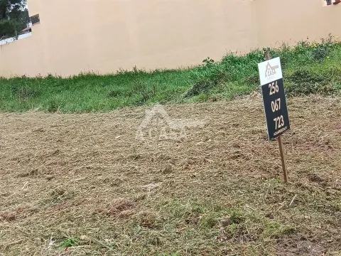 Lote de Terreno para construção de moradia geminada T3 em São Miguel do Souto