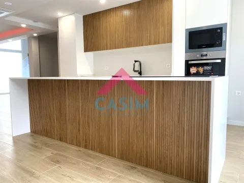 Moradia T4 NOVA, com Garagem e Piscina &#124; Fernão Ferro