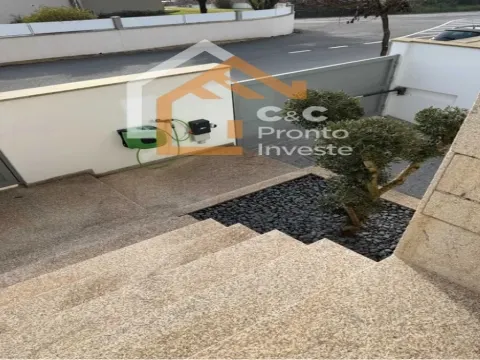 Moradia em Banda T3+1