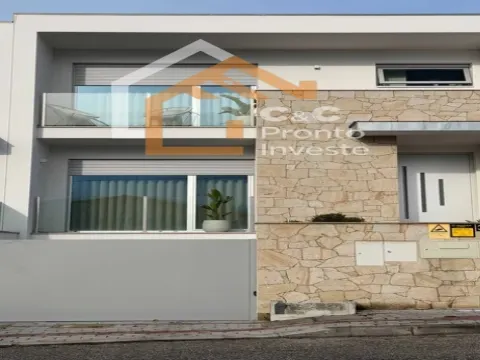 Moradia em Banda T3+1