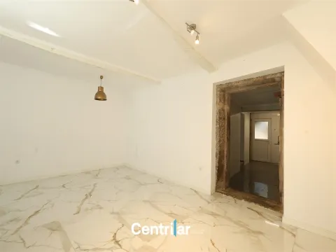 Moradia T3 com pátio e terraço