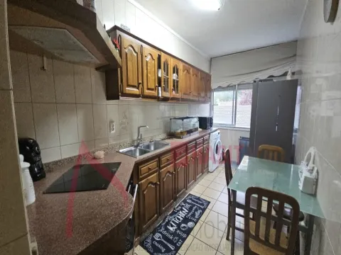 Apartamento T3 com 3 frentes, varandas e garagem fechada – Amares