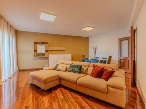 Apartamento T4 Mobilado à Venda em São Vicente, Braga