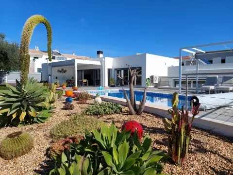 Single-storey 3-bedroom villa 