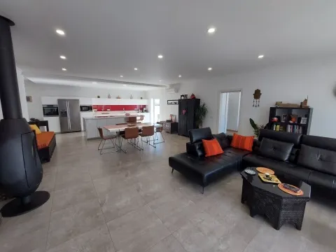 Single-storey 3-bedroom villa 