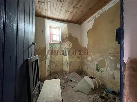 Moradia para Restaurar T4 em Torres Vedras