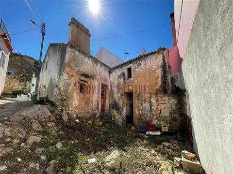 Moradia para Restaurar T4 em Torres Vedras