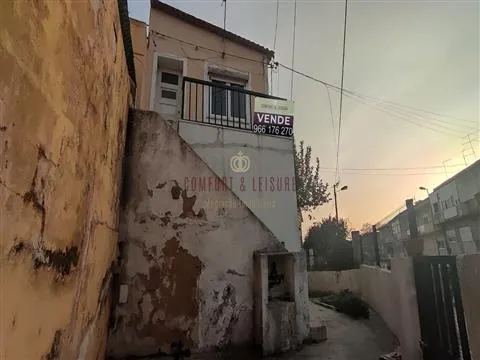 VILLA with 2 APARTMENTS in Feijó