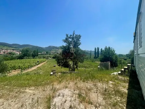 Terreno para construção localizado na Aldeia Grande, Maxial