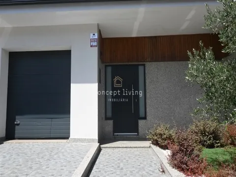 Casa a schiera 4 Vani