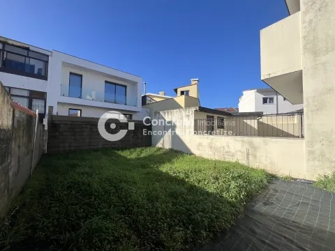 Terrain constructible à Arcozelo, Barcelos