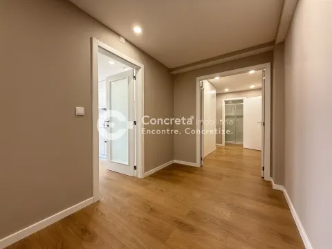 Apartamento T2 remodelado com garagem em Arcozelo, Barcelos