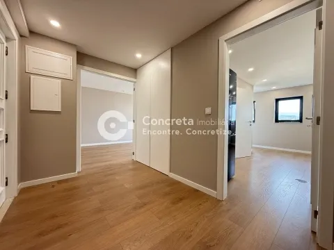 Apartamento T2 remodelado com garagem em Arcozelo, Barcelos