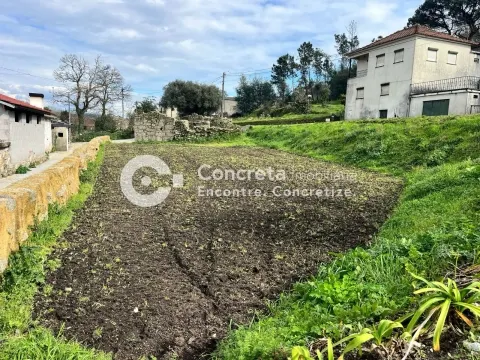 Ruína em pedra com terreno em Cossourado, Barcelos