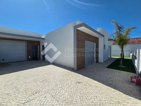 Moradia T4 Isolada com piscina - Azeitão
