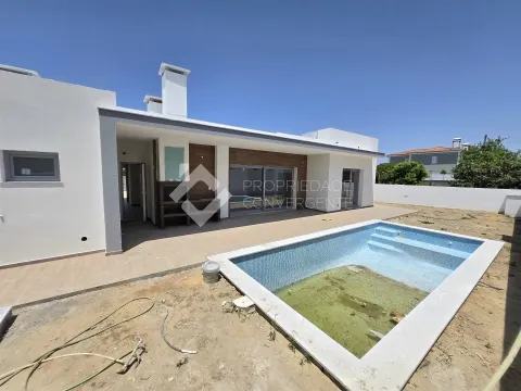 Moradia T4 Isolada com piscina - Azeitão