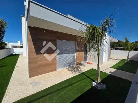 Moradia T4 Isolada com piscina - Azeitão