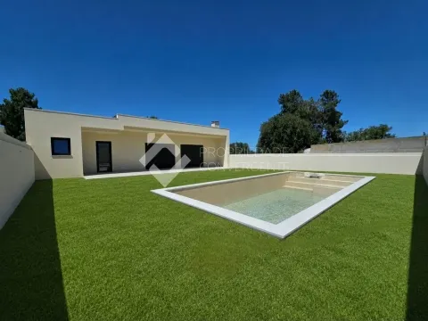 Moradia de Luxo T4 com piscina - Azeitão