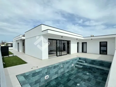 Moradia Isolada T4 com piscina - Azeitão