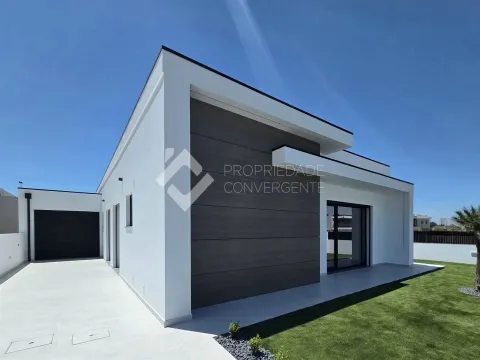 Moradia Isolada T4 com piscina - Azeitão