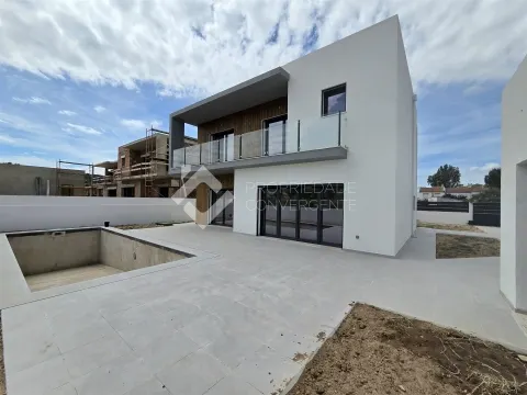 Moradia Isolada T4 com piscina - Azeitão
