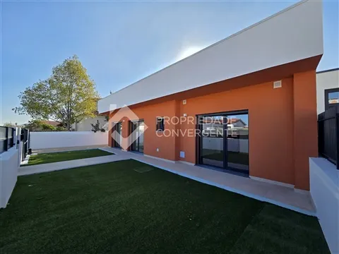 Moradia Isolada T3 com piscina - Azeitão