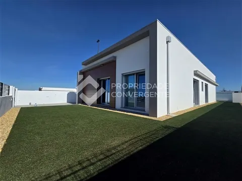 Moradia Térrea Isolada T4 com piscina - Azeitão