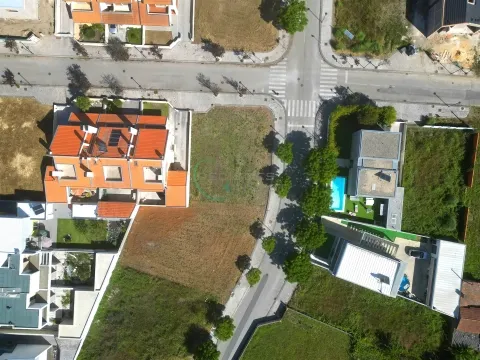 Terreno para construção com projeto aprovado _ Urbanização dos Mélias, Santa Joana
