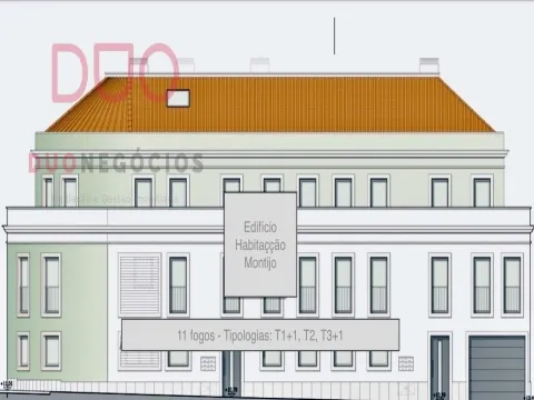 Prédio  para construção  no Montijo / Demolição de Armazém