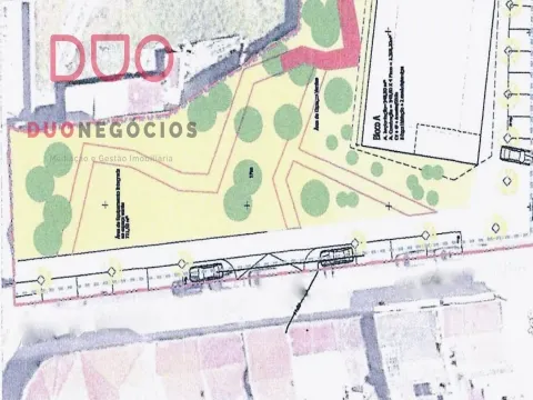 Prédio  para construção  no Montijo / Demolição de Armazém