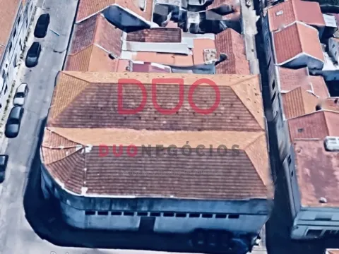 Prédio  para construção  no Montijo / Demolição de Armazém