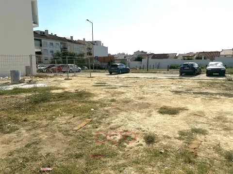 Terreno Construção de Prédio à Venda no Pinhal Novo