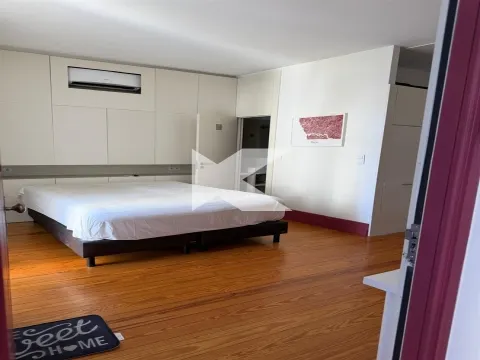 T0 Remodelado com Varanda na Baixa do Porto – Rua do Bonjardim