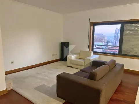 Excelente Apartamento T2 no Campo Alegre - com garagem