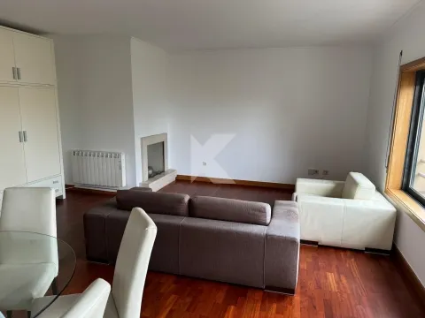 Excelente Apartamento T2 no Campo Alegre - com garagem