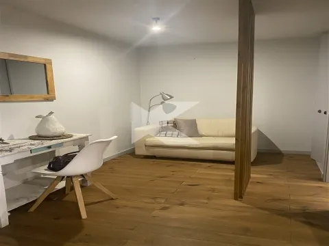 T1 en la Rua 5 de Outubro- Casa da Musica