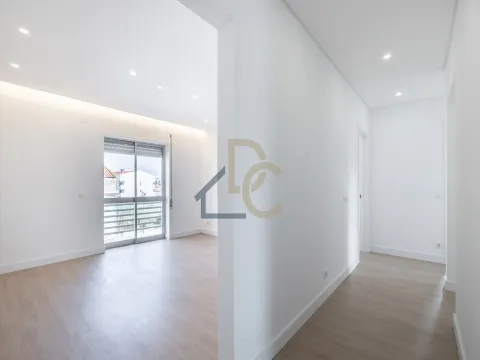 Apartamento T3 / Renovado / 5 minutos do centro de Leiria