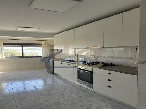 Apartamento T3 / Arrendamento / Gândara / Leiria
