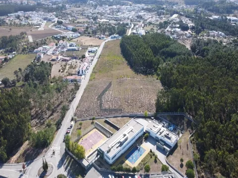Terreno com viabilidade de construção/ Área total 12.700 m2 / Parceiros