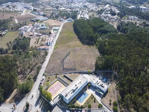 Terreno com viabilidade de construção/ Área total 12.700 m2 / Parceiros