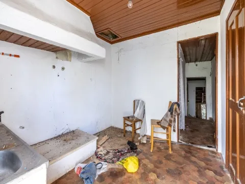 MORADIA / 1O MINUTOS DE LEIRIA / FAMALICÃO DAS CORTES / LEIRIA / HABITAÇÃO / INVESTIMENTO