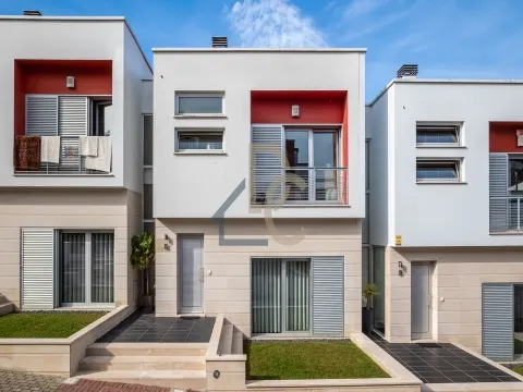 Moradia T4 / Condomínio / Piscina / Marrazes, Leiria