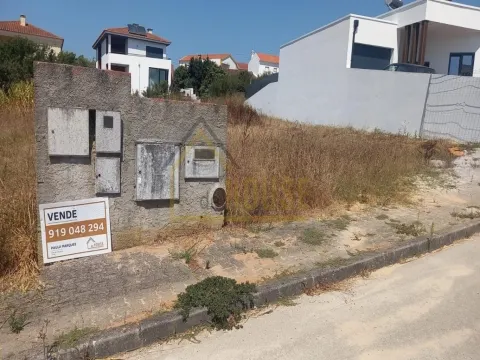 Lote terreno com 258m2 na Marteleira